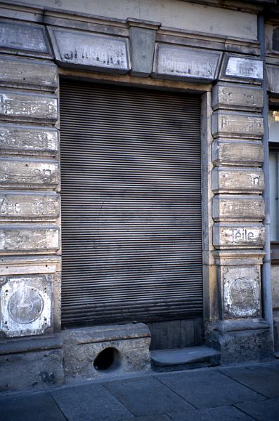 Dresden-Äußere Neustadt, Martin-Luther-Platz 12, 2.2.1997 (1).jpg - Albin Donnerbach